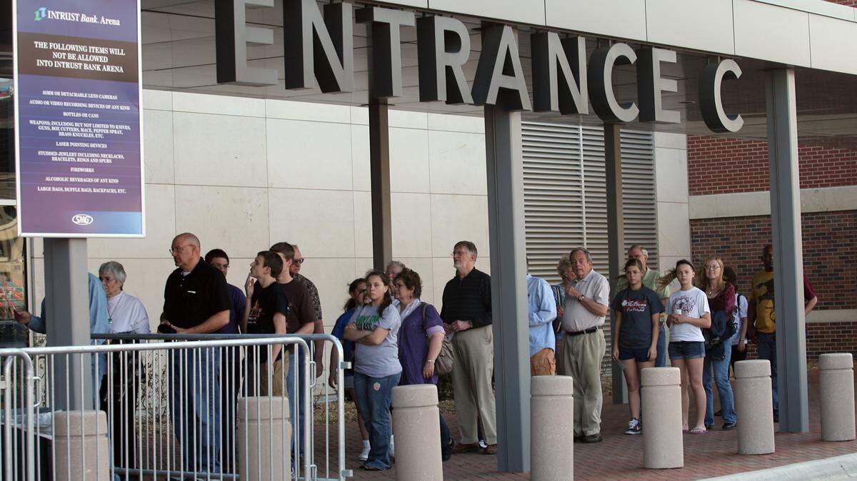 Spectators enter Intrust Bank Arena for the first round of the 2011 NCAA Women’ Basketball Championship at Intrust Bank Arena in Wichita. (March 20, 2011)