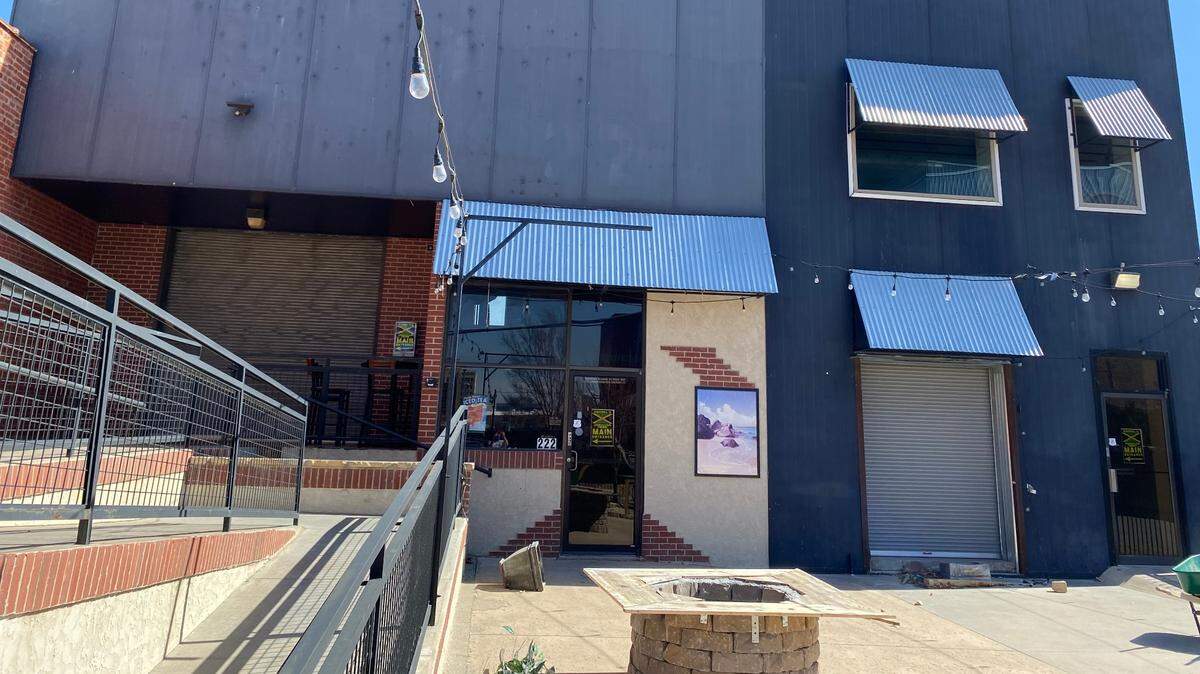 The owners of Sorrel’s Jamaican Food at 222 S. Commerce said they’d reopen in the spring. But the phone number is disconnected, and the space seems abandoned.