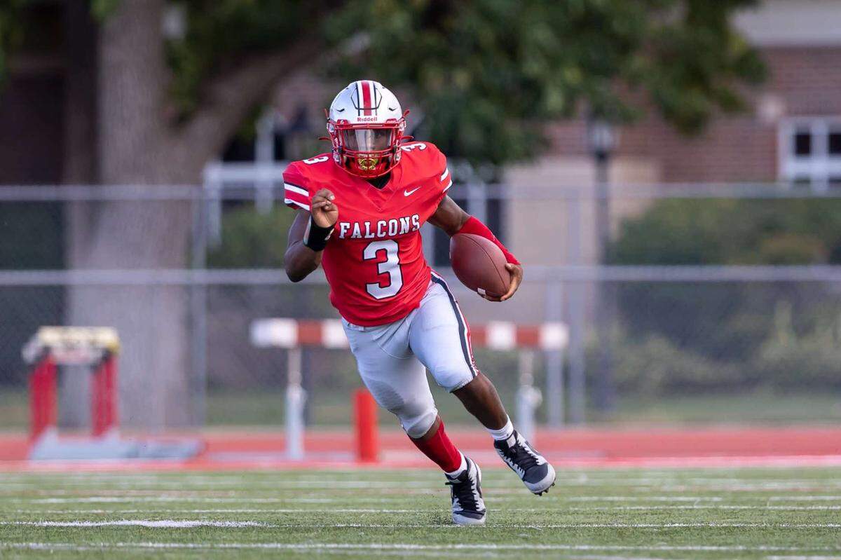 After a nearly four-year lay-off from college football, Heights graduate K’Vonte’ Baker has returned to play quarterback for Friends with immediate success.