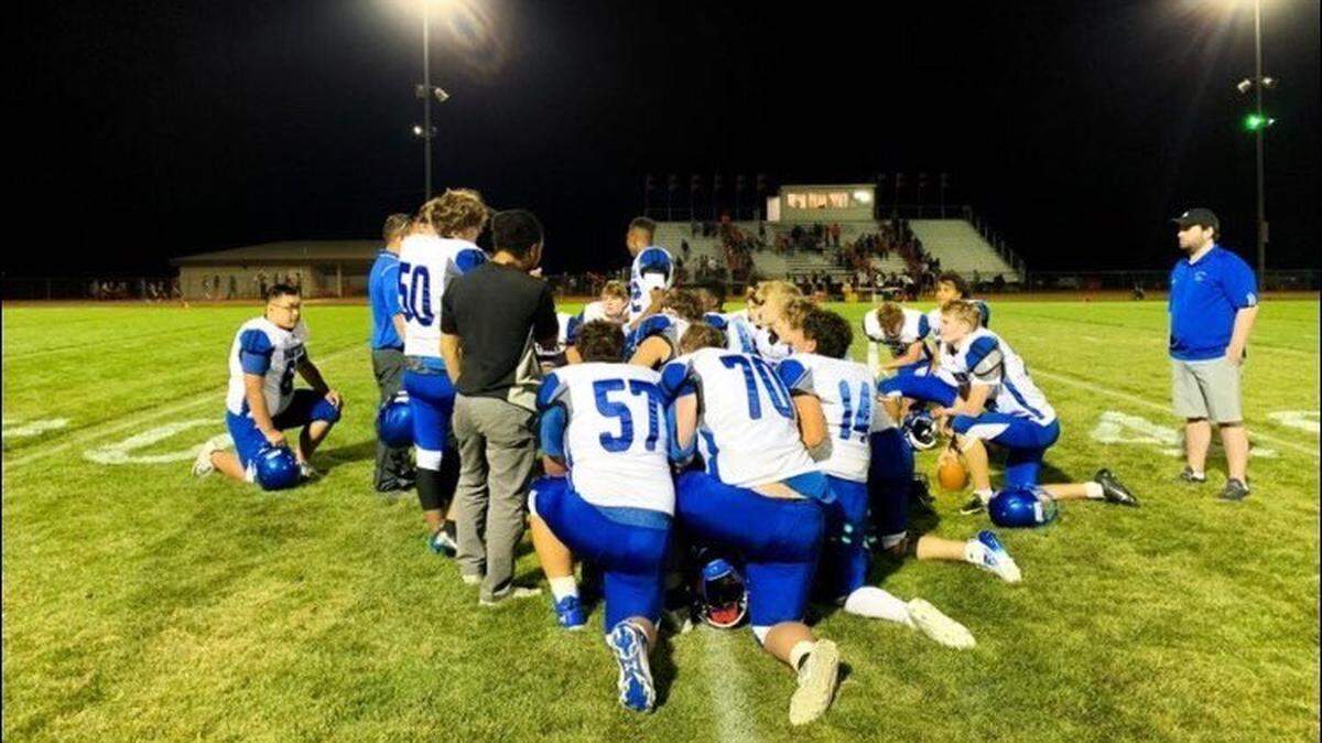 The Wichita Independent football team ended a 22-game losing streak that dated back to October 26, 2017 with a 36-19 victory at Elkhart last Friday.