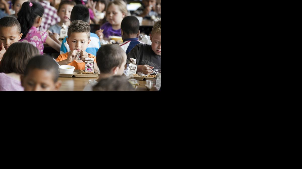 Griffith Elementary kindergartners prepare to eat lunch. (May 8, 2014)

