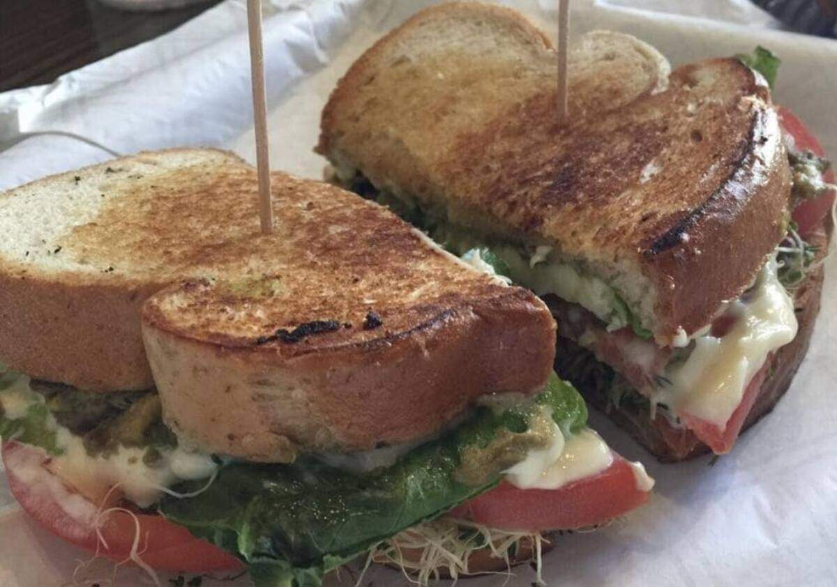 The new Quinton’s in Wichita serves sandwiches, soups in bread bowls, burgers and more.