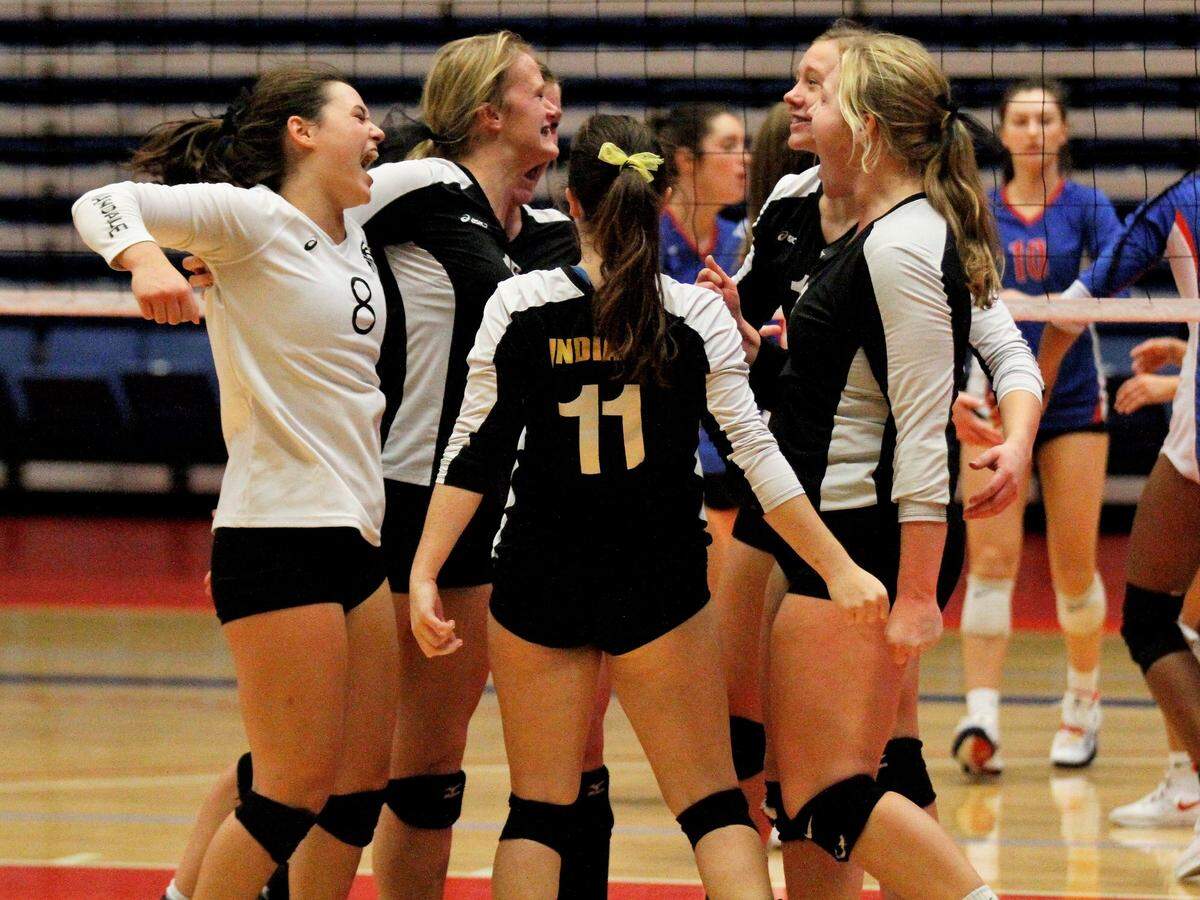 The Andale high school volleyball team rallies after scoring a pivotal point during the 4A tournament. (Oct. 26, 2018)