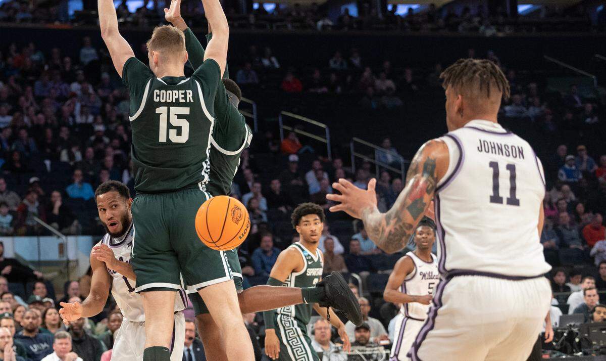 Kansas State’s Markquis Nowell makes an assist to teammate Keyontae Johnson during the first half of their east region semifinal game against Michigan State at Madison Square Garden on Thursday night.