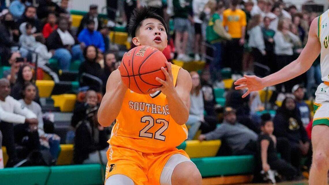Wichita high school basketball game scores: Southeast boys stun Carroll at the buzzer