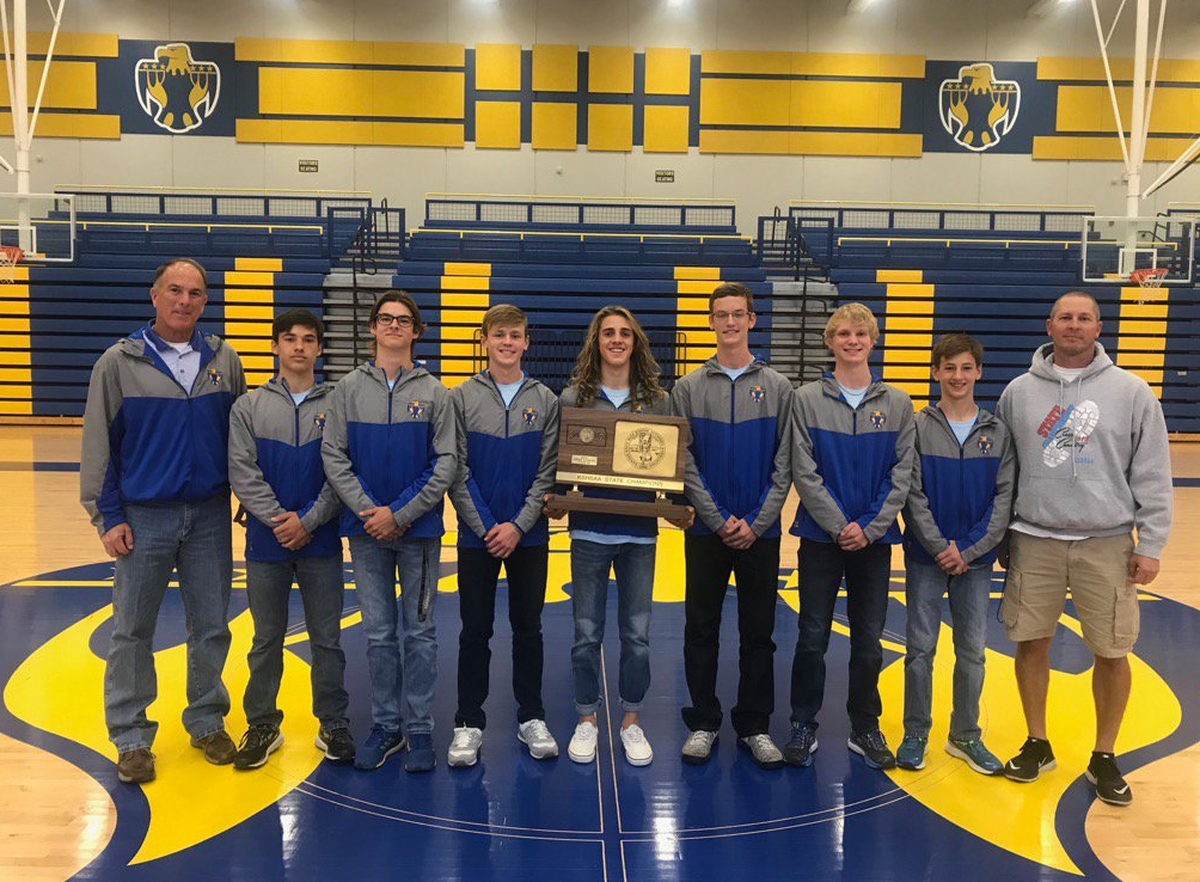 The Circle Thunderbirds won the 2017 Class 4A boys cross country state championship.