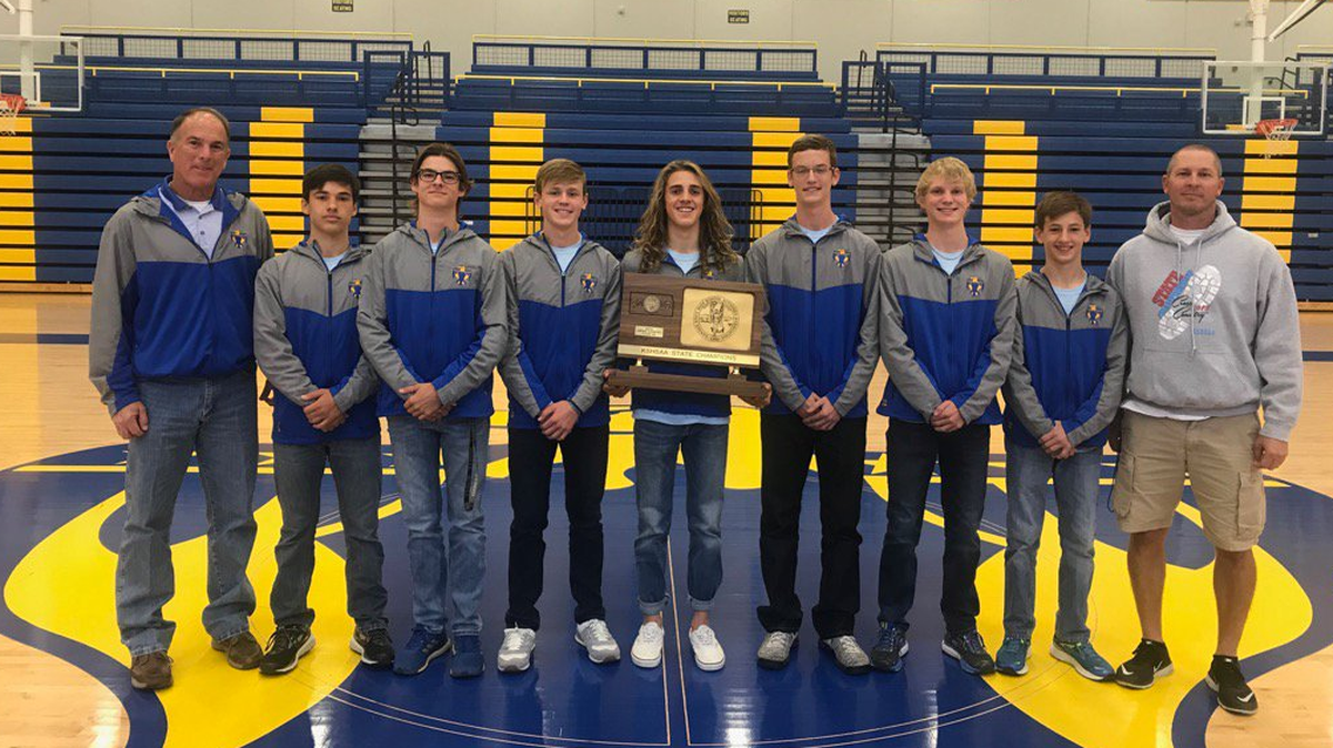 The Circle Thunderbirds won the 2017 Class 4A boys cross country state championship.