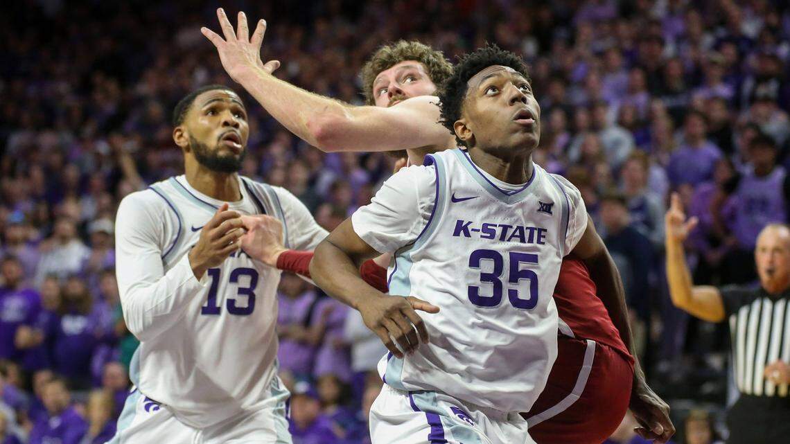 Mar 1, 2023; Manhattan, Kansas, USA; Kansas State Wildcats forward Nae’Qwan Tomlin (35) blocks out Oklahoma Sooners forward Tanner Groves (35 during the second half at Bramlage Coliseum. Mandatory Credit: Scott Sewell-USA TODAY Sports
