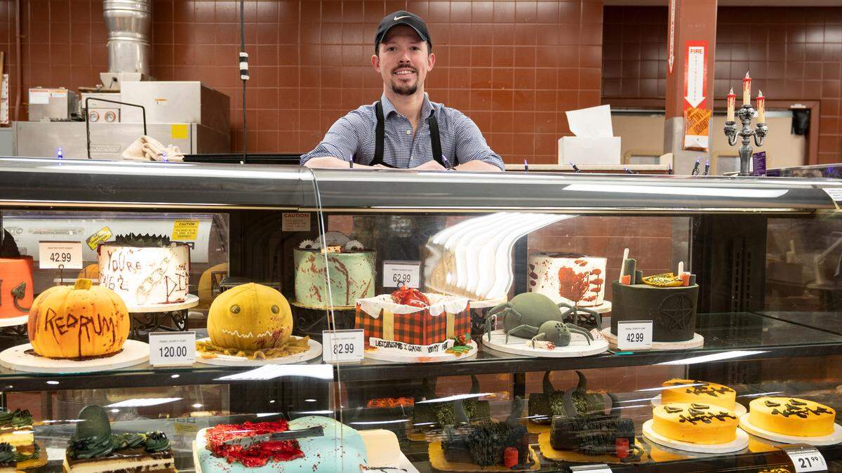 Randy Stratton’s creative Halloween inspired cakes are on display at Dillon’s at Central and Rock. (October 27, 2021)