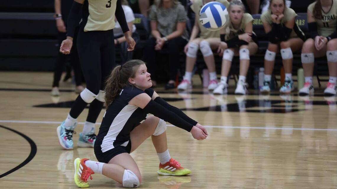 Andover Central libero overcomes broken back injury, helps lead volleyball team to state