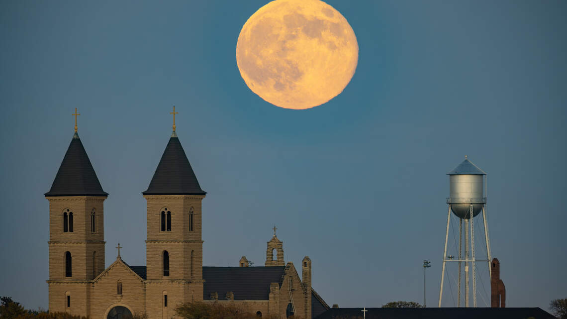 What is the strawberry moon? Here’s when you can see it peak from Wichita