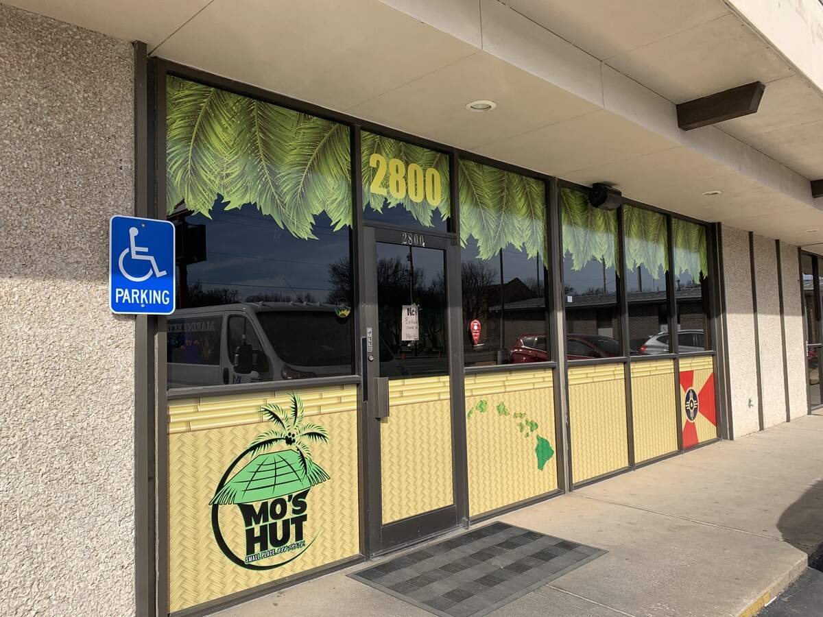 Hawaiian restaurant Mo’s Hut opens Monday in the former Wings & Things space.