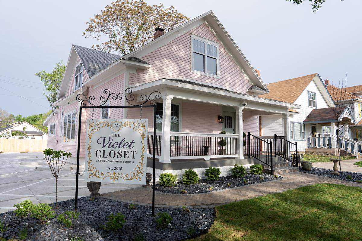 The Violet Closet, an upscale consignment store, has relocated from the Green Elephant Village to 117 N. Chautauqua near Douglas and Hillside.