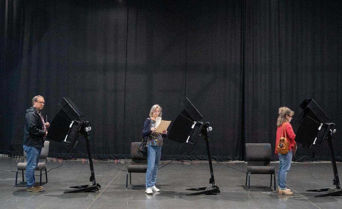 Early morning voters traveled through a thick morning fog to vote at Life.Church West Wichita around 7 a.m.