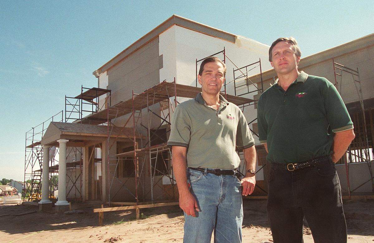 In 1999, partners Matt Kuzma and Mark Wurfel built the building at 6960 W. 21st St. for their short-lived Roosevelt’s American Eatery. The building has been home to many different restaurants since then and now houses Mexico Viejo.