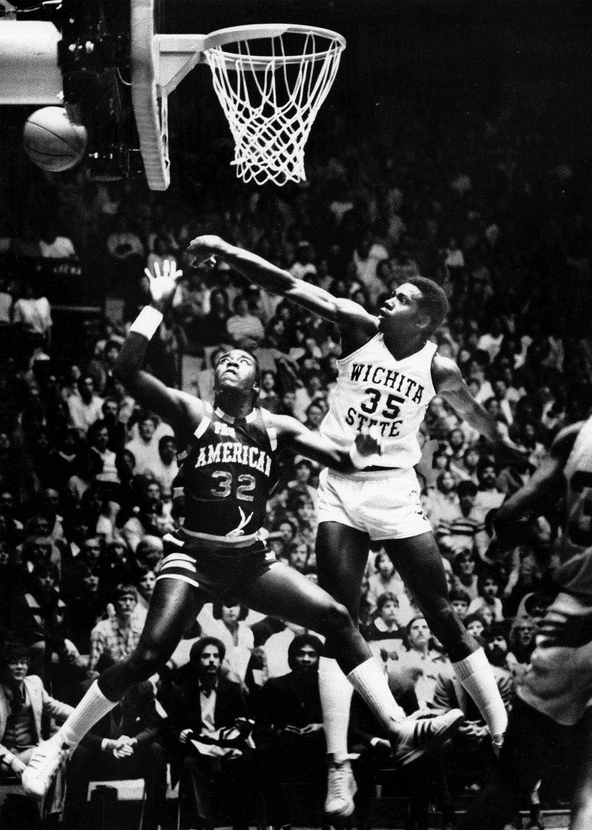Wichita State’s Antoine Carr, right, blocks a shot.