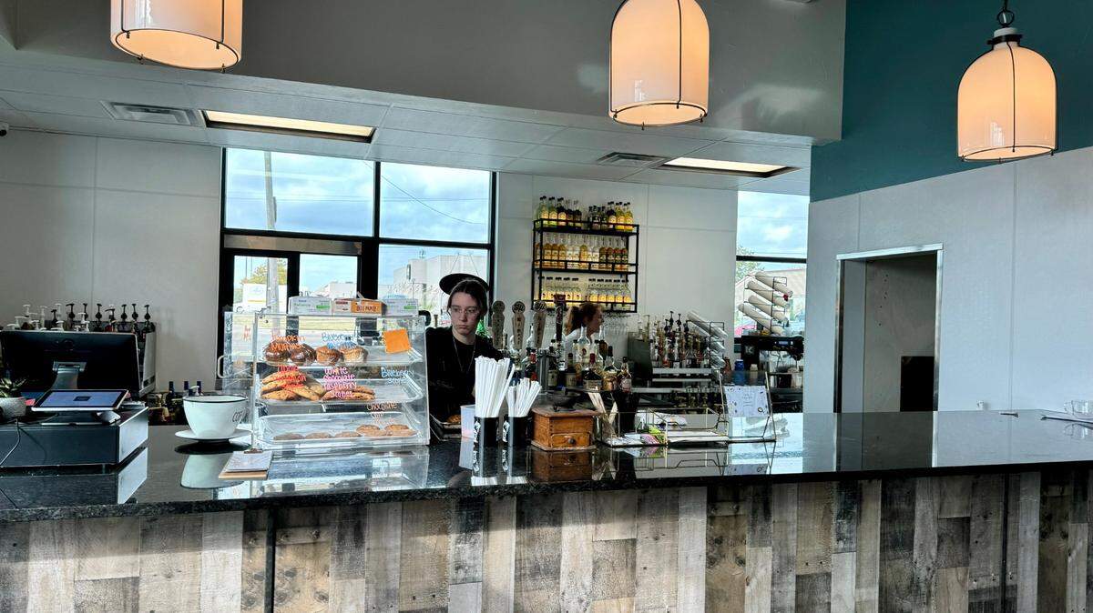 Il Primo Espresso Cafe at Central and Woodlawn has been undergoing a big remodel for the past five months. The project is now finished and the cafe quietly reopened its dining room about a week and a half ago.