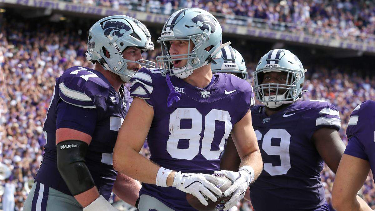 Kansas State Wildcats tight end Will Anciaux (80) celebrates after scoring a touchdown against the Oklahoma State Cowboys in the third quarter at Bill Snyder Family Football Stadium.