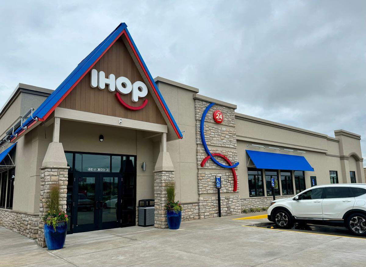 Having trouble finding the brand new IHOP at Kellogg and Ridge? If you’re at the old one, just turn your head eastward, and there it is.