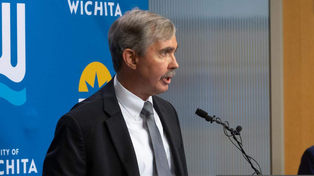 Wichita police chief suspends officers in text scandal; city manager increases punishment