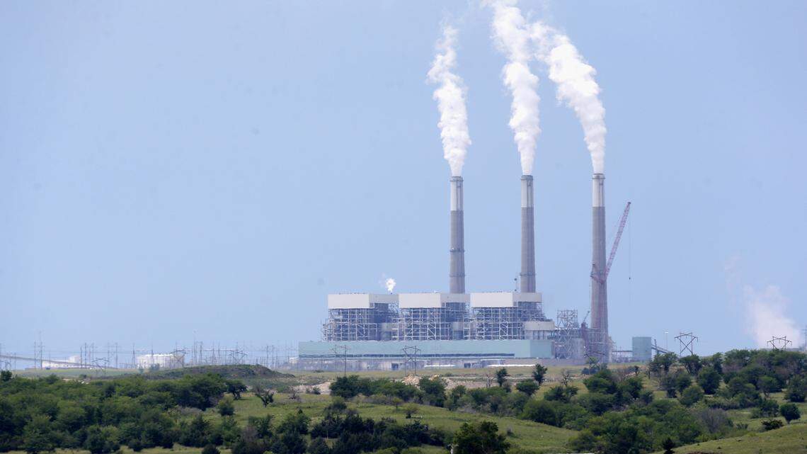 Evergy’s coal-fired Jeffrey Energy Center near St. Mary’s.