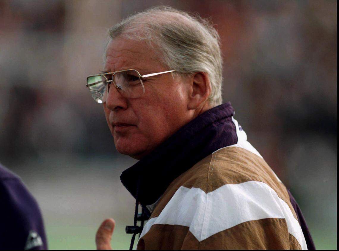 [BIG 12 KANSAS ST p ]FOR USE WITH BIG 12 PREVIEW--FILE--Kansas State football coach Bill Snyder is shown on the sidelines during a game against Akron on Sept. 23, 1995, in Manhattan, Kan. Kansas State will play in the new Big 12 Conference in 1996. (AP Photo/Cliff Schiappa)