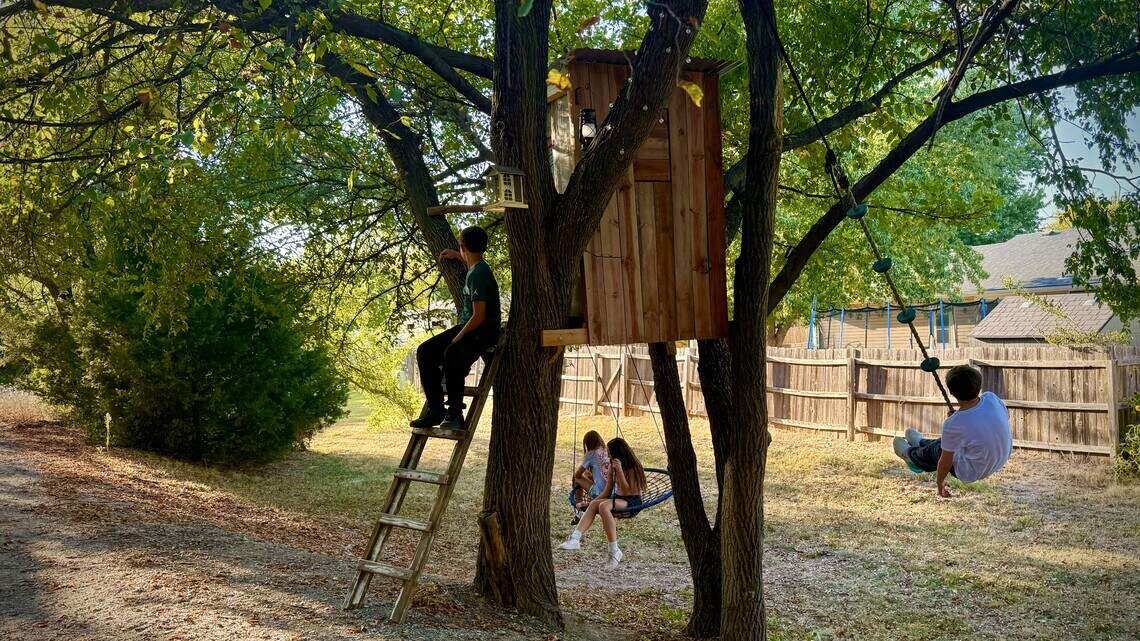 Family builds ‘magic treehouse’ on Redbud Trail. City tells them to remove it