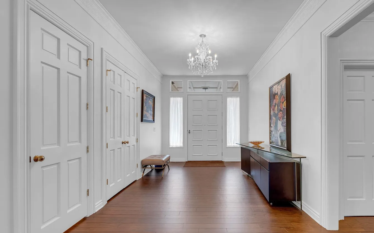 1440 N Gatewood St. Unit 33 has a chandelier in its entryway from the brand Holly Hunt.