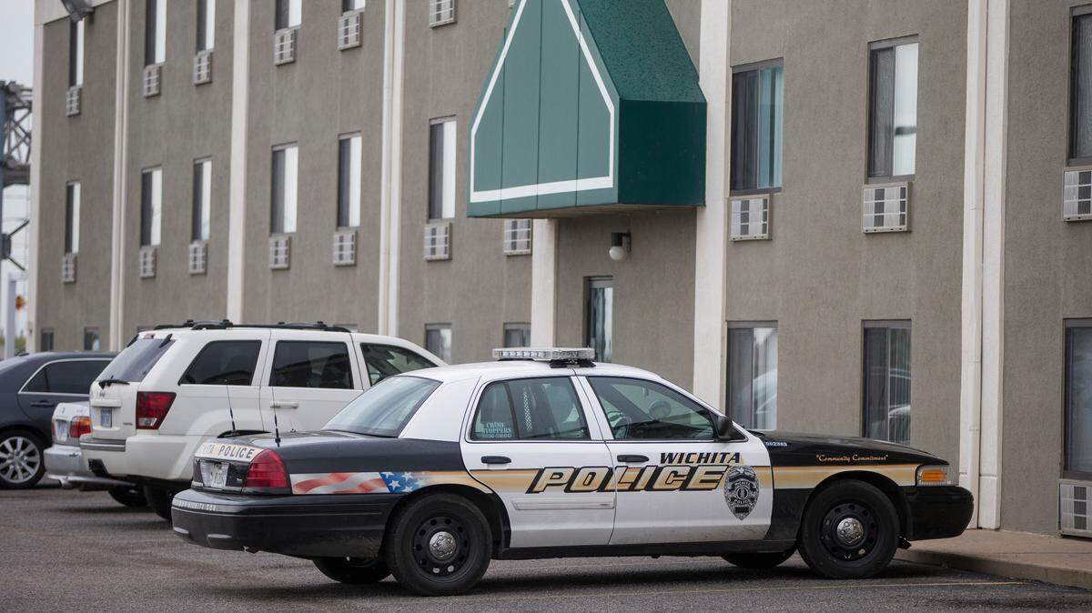 Police investigate the death of a 2-month-old baby at a west Wichita motel on Aug. 30, 2018.