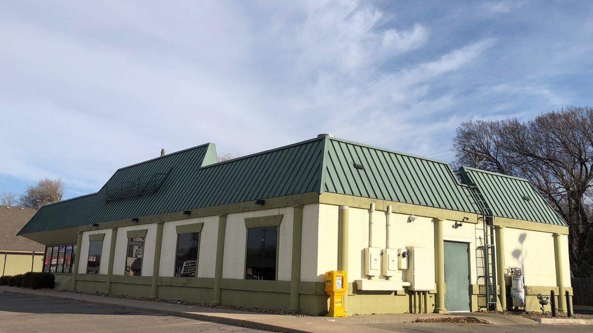 The Jimmy’s Egg restaurant on West Street closed in late November. Now, the restaurant at Harry and Hillside is also closed.