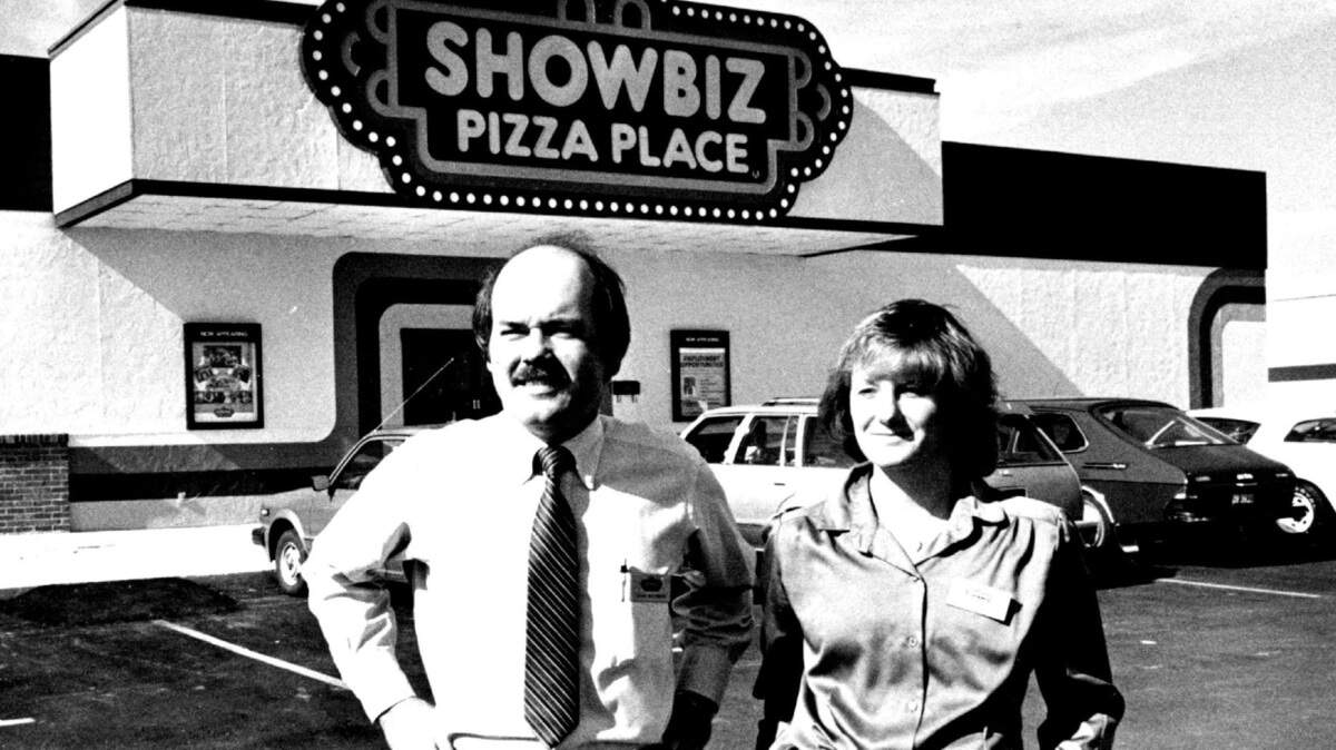 Showbiz Pizza Palace John Whisman, mgr. Kelly Knobe, asst. mgr.