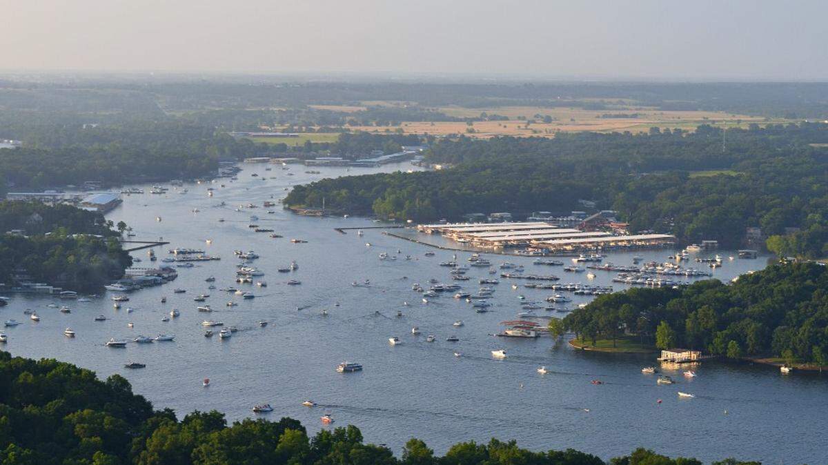 A 47-year-old Wichita man died after falling off a boat and not resurfacing on Saturday at Grand Lake in Oklahoma.