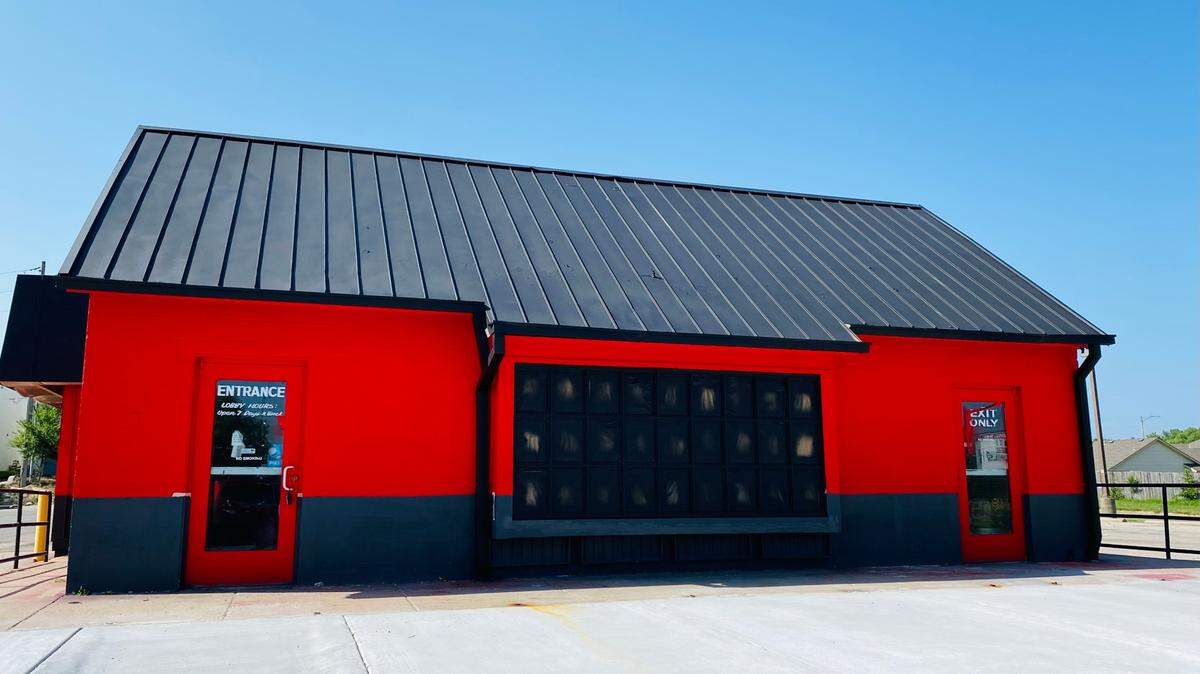Readers have been wondering what’s taking over the former Bionic Burger space on East 21st Street. Now, there’s a hint.
