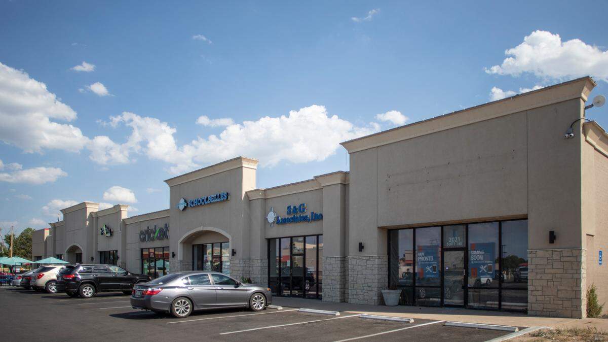 Several new tenants are taking New Leaf Plaza, the retail center at the southwest corner of 21st and Amidon, to 100% occupancy.