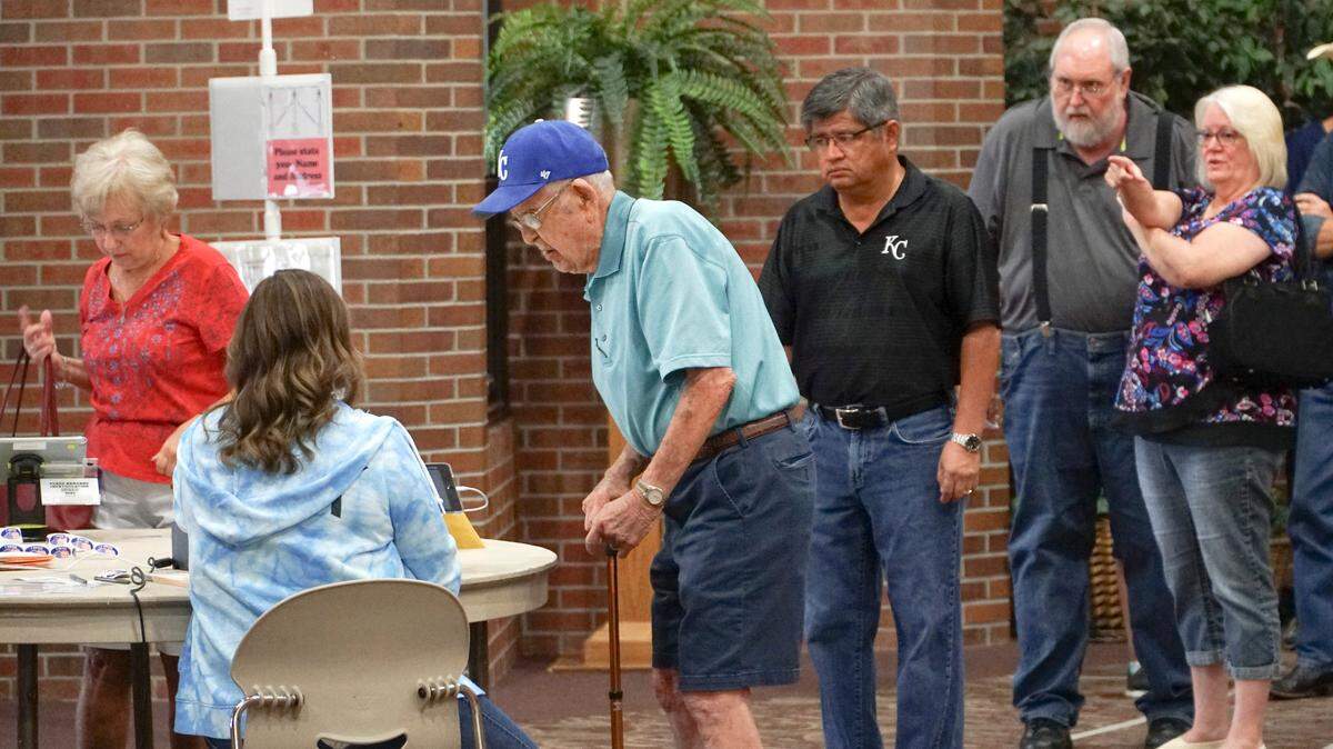Voters check in at St. Elizabeth Ann Seton Catholic Church for the primary for the 2018 mid-term election. (August 7, 2018)
