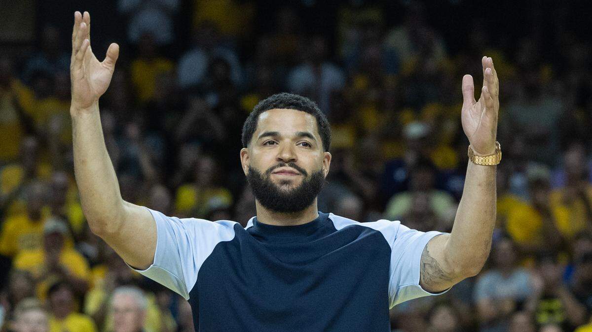 Fred VanVleet acknowledges the crowd as he and other members of the 2013 Final Four team were recognized Friday night during the The Basketball Tournament at Koch Arena. 