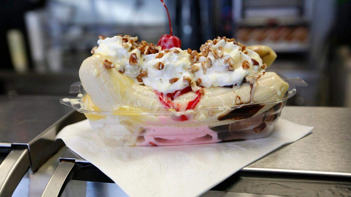 Banana splits made with Mexican ice cream will be sold from a dessert bar inside Wichita’s second El Rio Bravo supermarket.