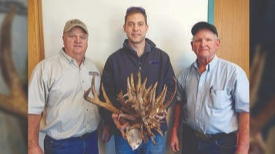 Kansas buck’s freakish rack shatters state record, lands near top of world record