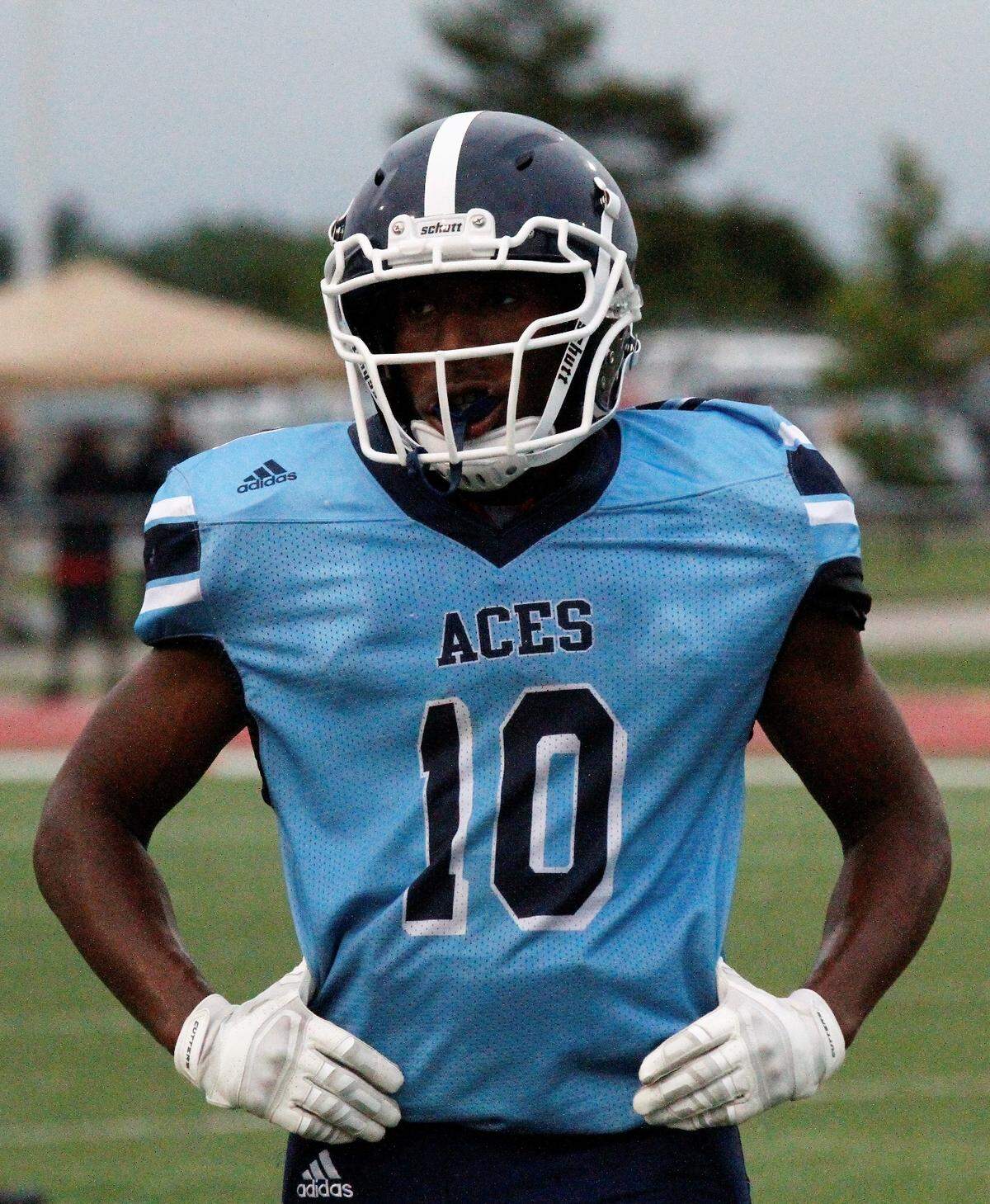 Wichita East senior receiver D’Ron Jacobs looks for the next play in Wichita Northwest’s 56-0 win over the Blue Aces on Thursday night. (Sept. 6, 2018)