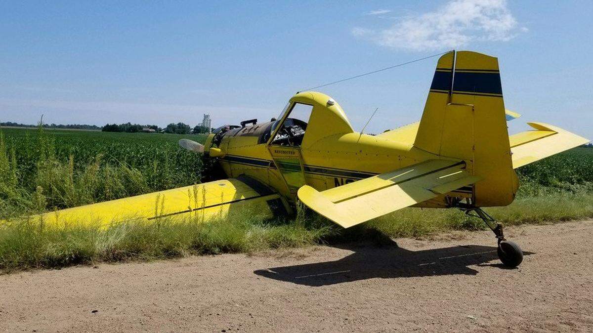 A small plane crashed on Wednesday southwest of Hutchinson.