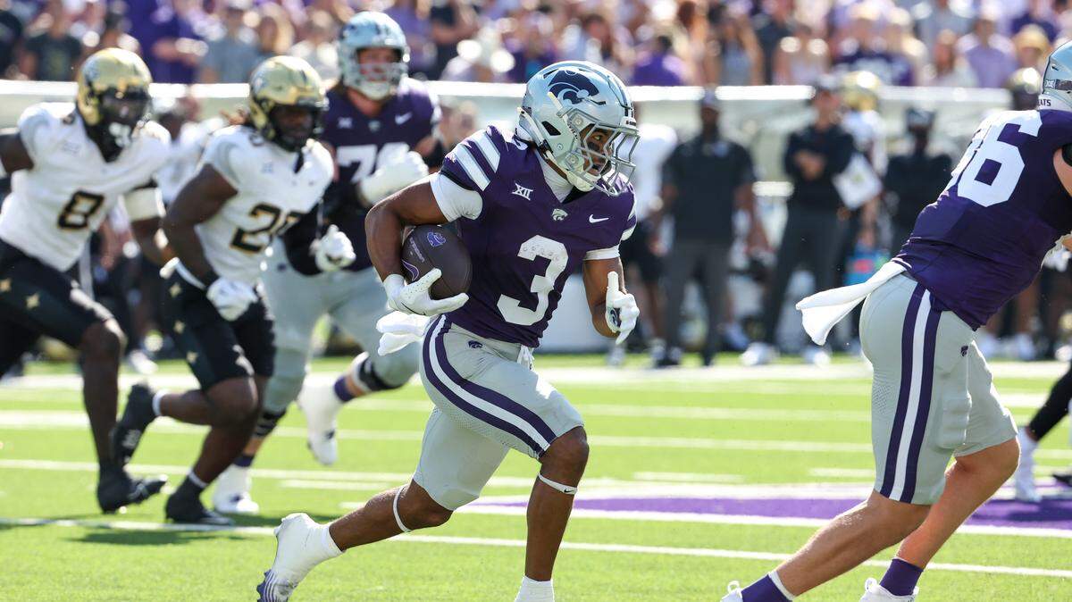 Kansas State Wildcats running back Dylan Edwards (3) carries the ball during the first quarter against the UCF Knights at Bill Snyder Family Football Stadium on Sept. 27, 2025.