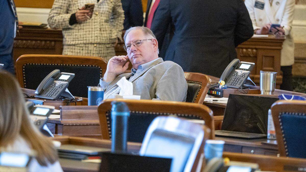Kansas House Speaker Dan Hawkins, R-Wichita, says a special session is difficult to put together although a supermajority of Republicans wanted it to happen to provide oversight on multiple topics.
