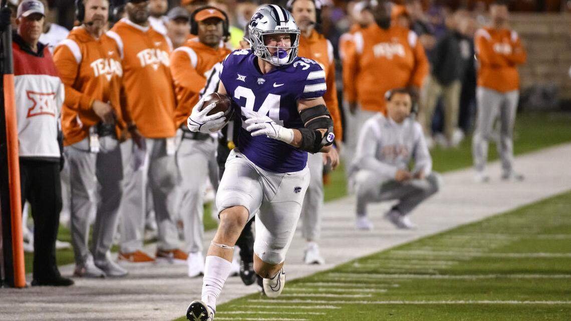 Kansas State tight end Ben Sinnott (34) runs after a catch during the first half of an NCAA college football game against Texas Saturday, Nov. 5, 2022, in Manhattan, Kan. (AP Photo/Reed Hoffmann)