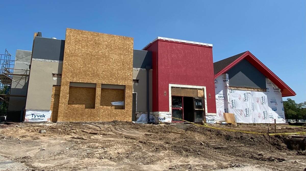 The old Carlos O’Kelly’s building on the north side of Towne East Square is about to get a new restaurant tenant.