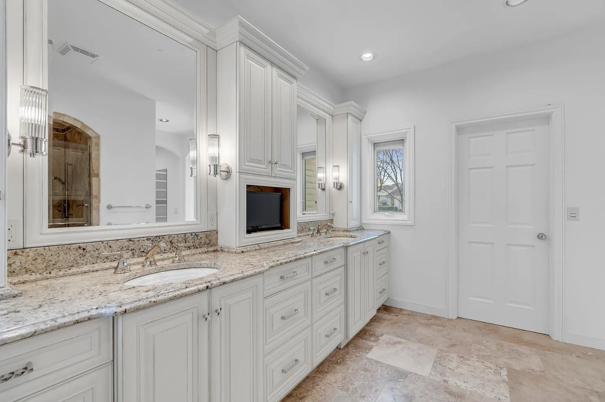 A look inside the master suite’s bathroom in 1440 N Gatewood St.