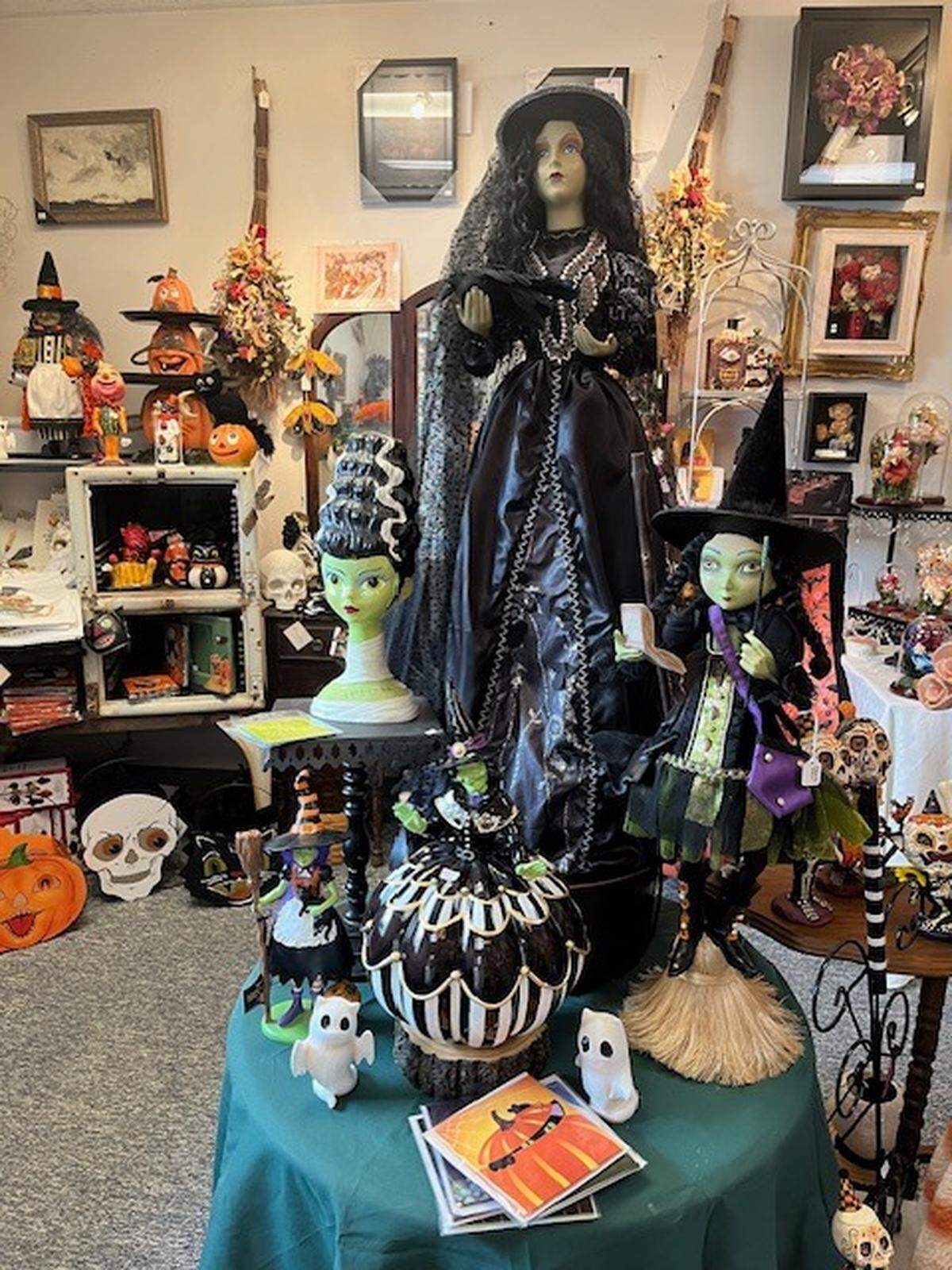 The gift side of Chateau Gifts & Flower Preservation is closing, with a sale of 25% to 75% off merchandise starting Wednesday.