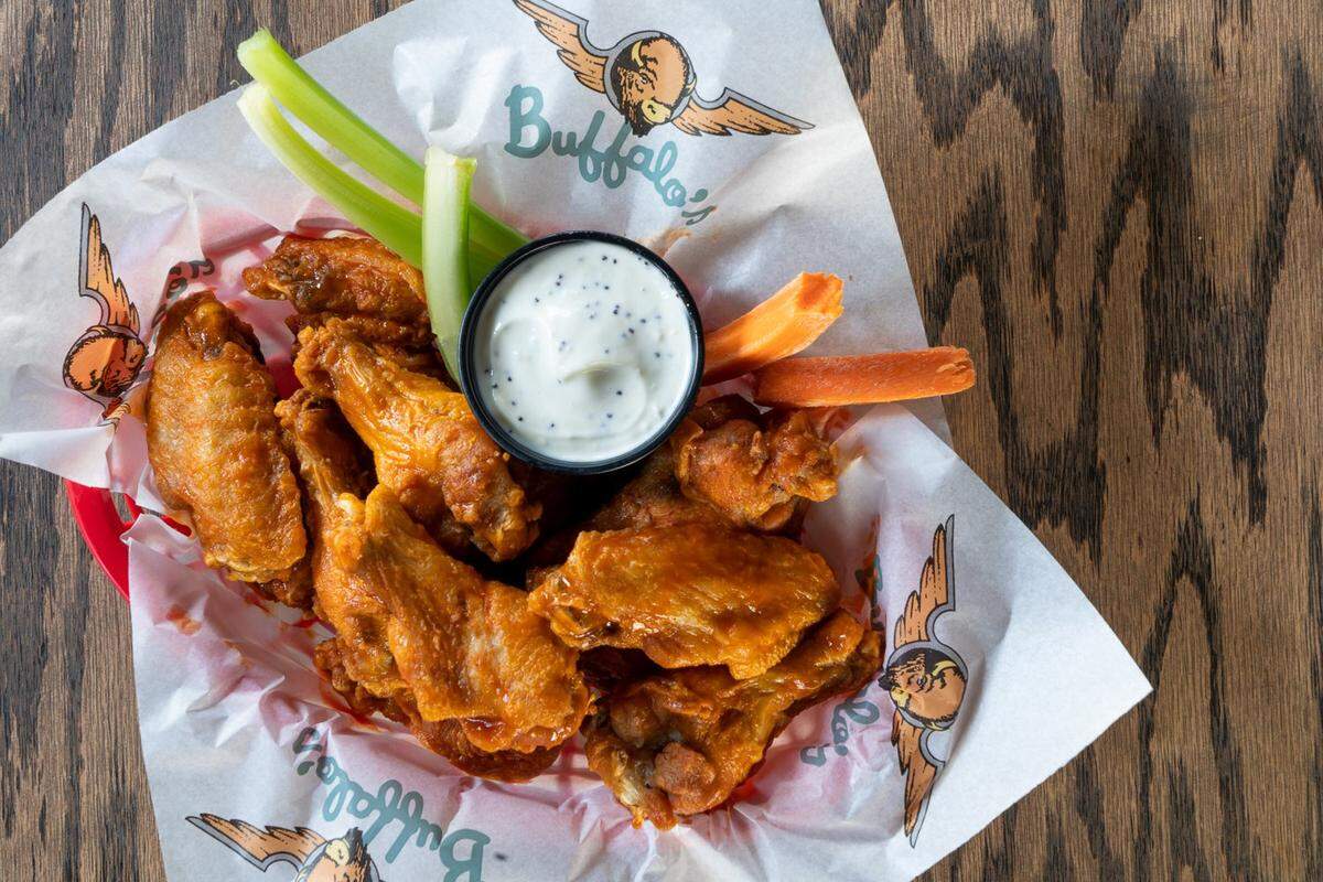 Buffalo’s Express serves hot wings and more and will be part of a co-branded Wichita restaurant.