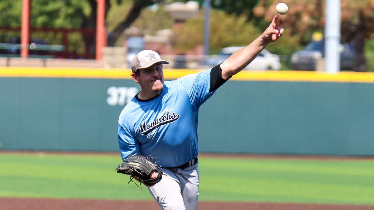The Hutchinson Monarchs finished with a 3-0 record in group play to earn a first-round bye in the bracket play for the NBC World Series at Eck Stadium.