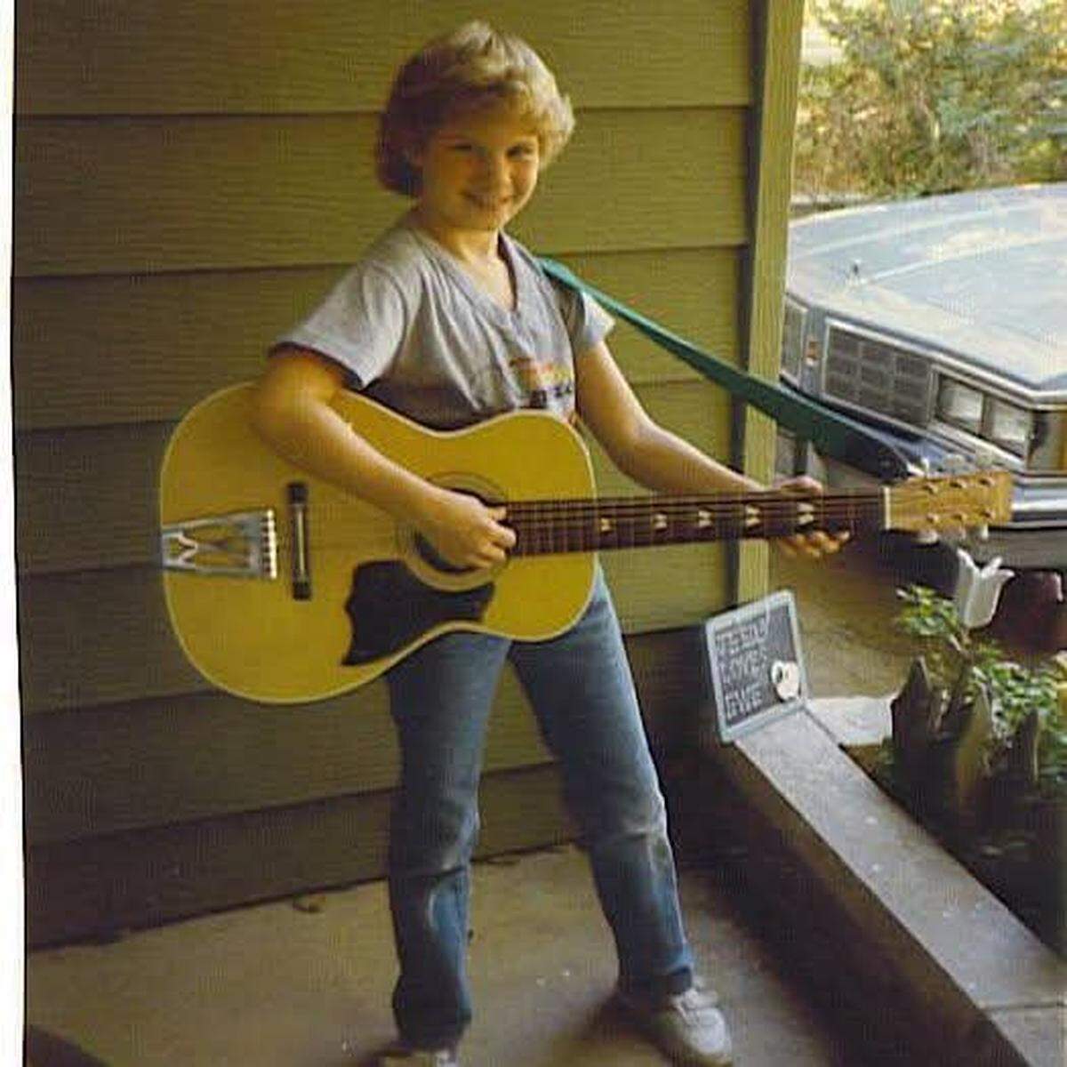 A young Piper Leigh Ewing, before she became known simply as Piper Leigh, showed an early interest in music, which she honed as she grew older. 