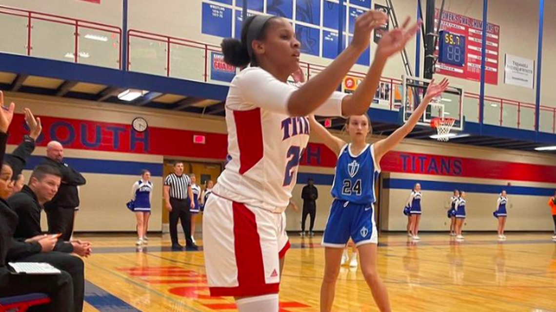 Danasia Smith came up with several clutch defensive plays to help the Titans prevail 38-37 over Hutchinson in the semifinals of the Thunderbird Classic at Shawnee Heights on Friday.